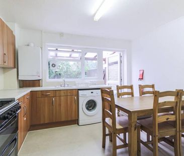 4 bedroom end of terrace house to rent - Photo 4
