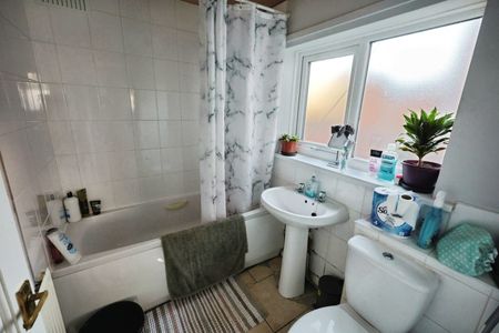 2 bedroom House To Let - Photo 4