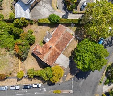Charming 2 bed unit - walk to the hospital - Photo 6