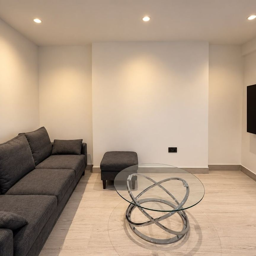 1 Bed Flat, London, SE17 - Photo 1