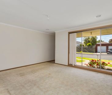 2/71 Hogans Road, Hoppers Crossing. - Photo 1