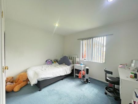 Sunny 4 bedroom family home - Photo 3