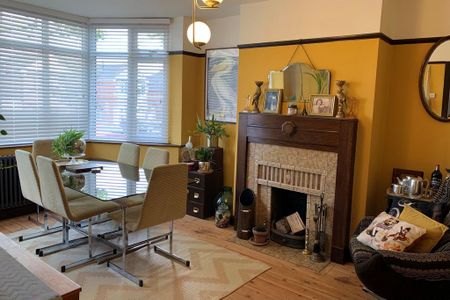 3 bedroom semi-detached house to rent - Photo 2