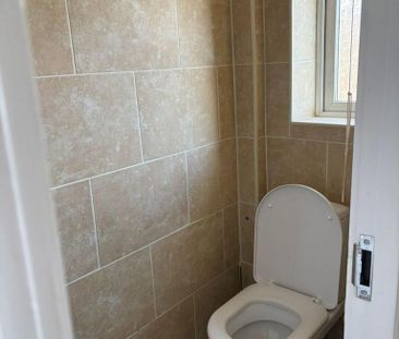 3 bedroom semi-detached house to rent - Photo 3