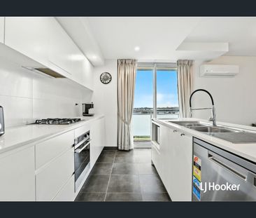 Beautiful 2 Bedroom Apartment with Dual Balconies - Photo 3