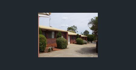 neat and tidy 2 bedroom unit - Photo 4