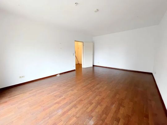 HELLE 2-ZIMMERWOHNUNG MIT GROßEM BALKON ZU MIETEN! - Photo 1