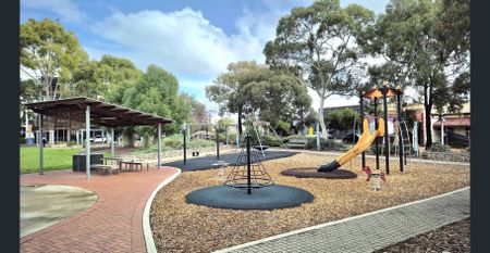 Open the door to effortless style - Photo 3