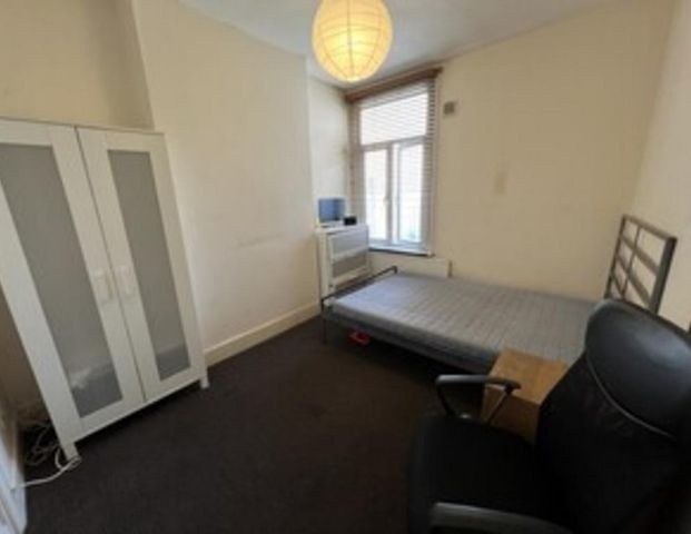 1 bedroom in a house share to rent - Photo 1