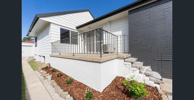 FANTASTIC LOCATION! SPACIOUS 3-BEDROOM HOME - WALK TO NEWCASTLE UNIVERSITY - Photo 1