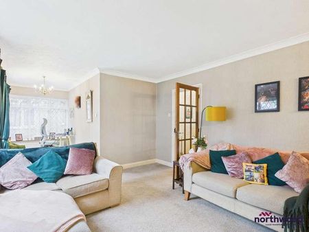 South Lynn Drive, Upperton, Eastbourne, BN21 - Photo 3