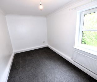 2 bedroom Flat in Flat 4, Leeds - Photo 5