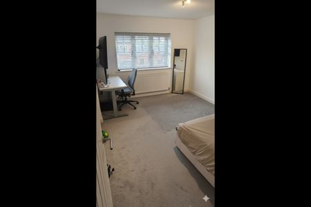 3 Bed Detached House, Lavender Close, LE7 - Photo 3