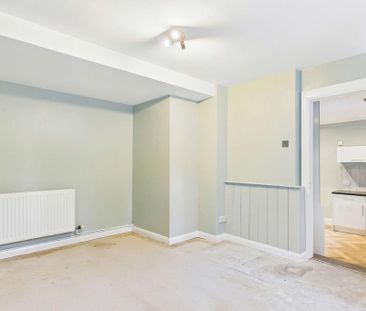 2 bedroom coach house to rent - Photo 1