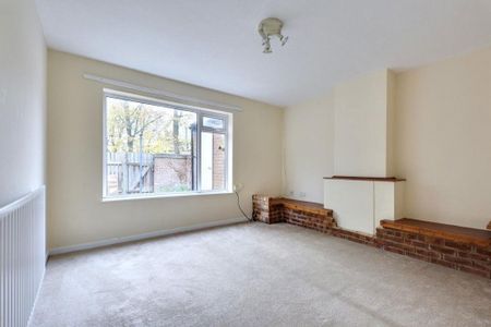 3 bedroom semi-detached house to rent - Photo 2