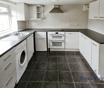 3 bedroom end of terrace house to rent - Photo 3