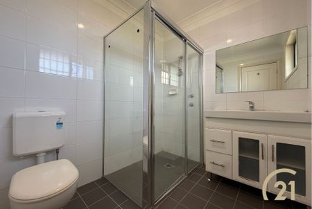 Renovated 4 Bedroom Home&comma; in a Prime Location&excl; - Photo 3