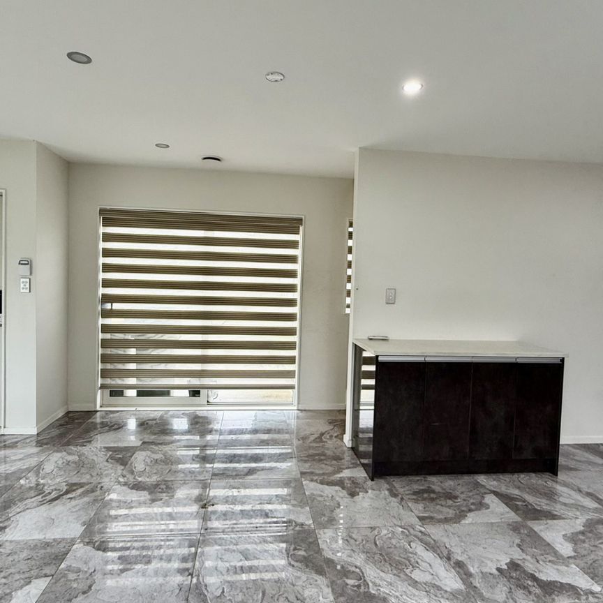 Modern 4-Bedroom, 3-Bathroom Townhouse in Mangere - Photo 1