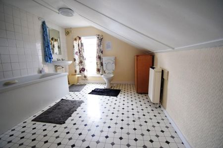 1 bedroom in a house share to rent - Photo 5