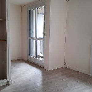 Appartement 4 pièces situé à Tours centre (Sanitas) dans une résidence de 4 étages sans ascenseur. - Photo 2