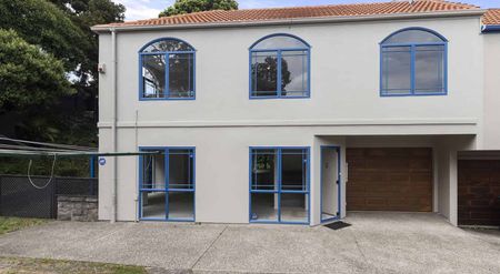 Modern 3-Bedroom in Prime Ellerslie Location - Photo 4