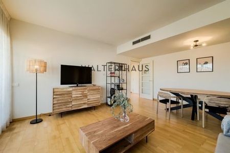 Barcelona, Barcelona - Photo 3