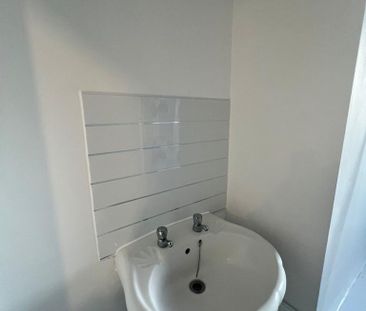 3 bedroom flat to rent - Photo 5