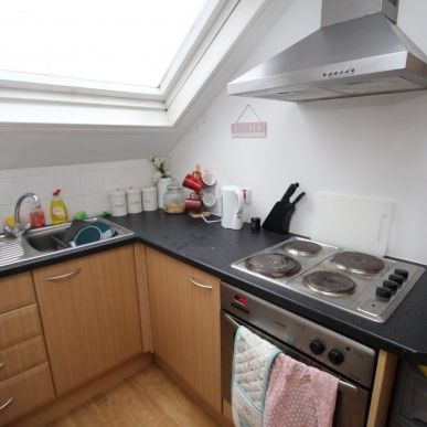 8 Bed - Winston Gardens, Headingley, Leeds - Photo 1