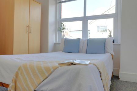 3 bedroom terraced house to rent - Photo 2