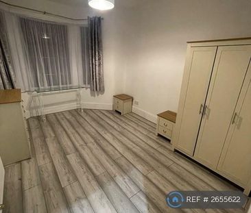 4 bedroom flat to rent - Photo 3