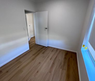 Newly Renovated 2 Bedroom Unit in a Quiet Group! - Photo 4