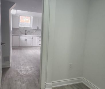 Detached Home For Lease | W8123148 - Photo 6