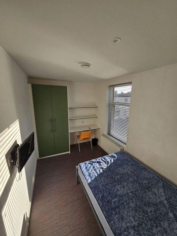 5 bedroom flat to rent - Photo 3