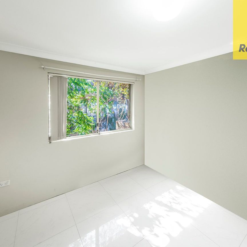 BEAUTIFULLY COSY RENOVATED 3 BEDROOM UNIT - Photo 1