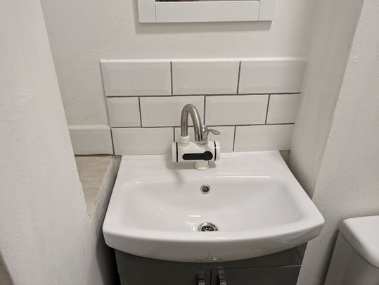 1 Bed Flat, Woodborough Road, NG3 - Photo 1