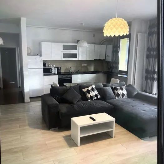 Apartament de inchiriat cu 3 camere, 2 bai, parter inalt, mobilat si parcare inclusa in pret! - Fotografie 1