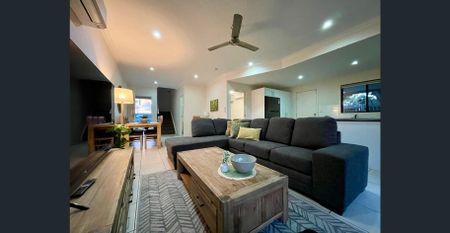 HIGH END TOWNHOUSE: CENTRAL LOCATION, FULLY FURNISHED & QUALITY FIT OUT - Photo 3