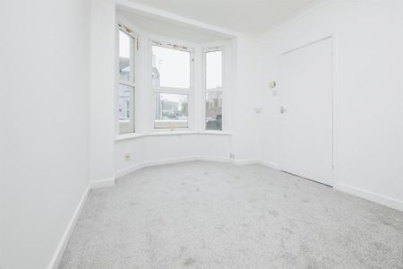 3 bedroom end of terrace house to rent - Photo 3