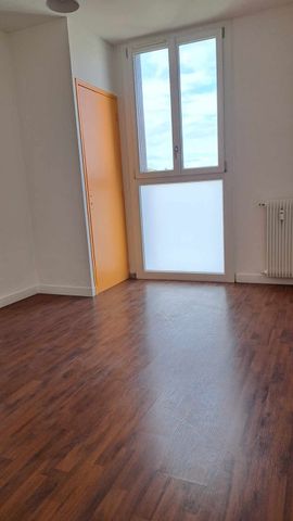 Location - Appartement T4 de 89 m² avec loggia, balcon, emplacement de parking privatif, cave et local à vélo - Photo 5