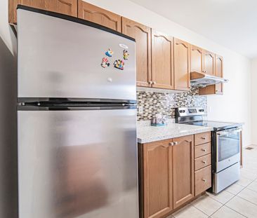 For Lease - 688 Courtney Valley Road, Mississauga, Ontario - Photo 4