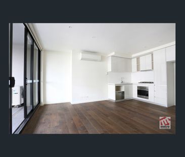 STYLE & SOPHISTICATION! - Photo 1