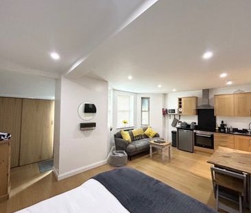 West Hill Road, Bournemouth - Photo 1