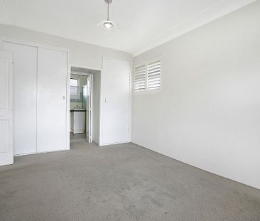 Top Floor Apartment - Photo 2