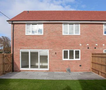 3 bedroom semi-detached house to rent - Photo 6