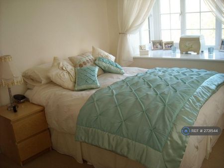 3 bedroom terraced house to rent - Photo 2