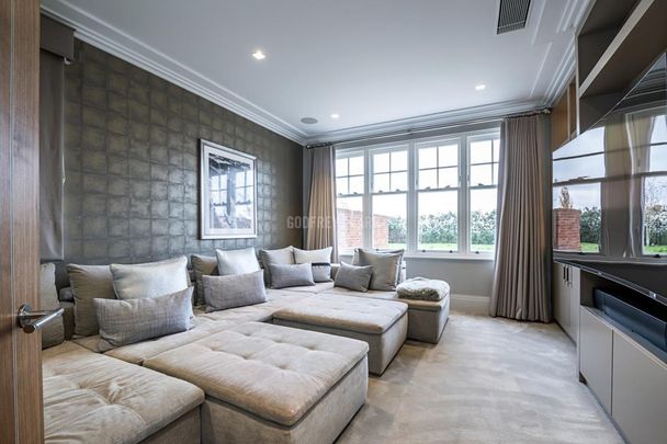 Wood Farm Stanmore HA7 - Photo 1