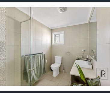 Modern villa in exclusive Florida Gardens pocket - Photo 6