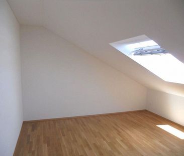 Attraktive 2.5-Zi-Dachwohnung mit grossem Balkon - Photo 1