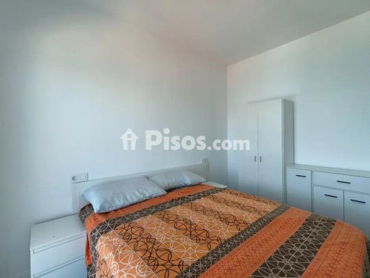 Piso en alquiler en Calle Salema, cerca de Calle Sargo - Photo 1