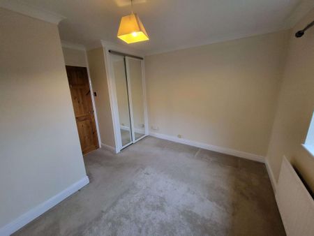 2 bedroom terraced house to rent - Photo 4